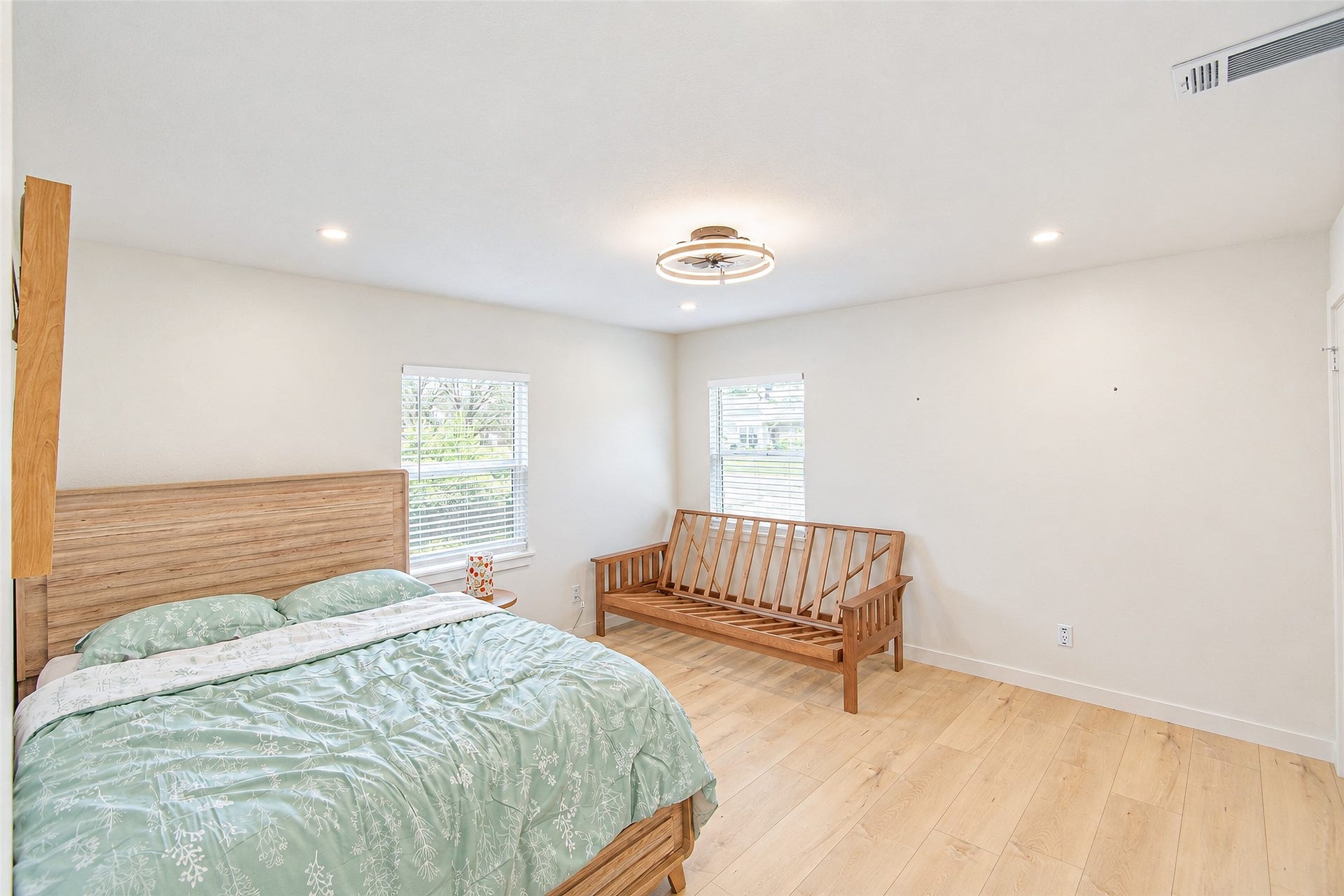 5326 De Lange Lane, Houston, TX 77092 5326 De Lange Lane, Houston, TX 77092