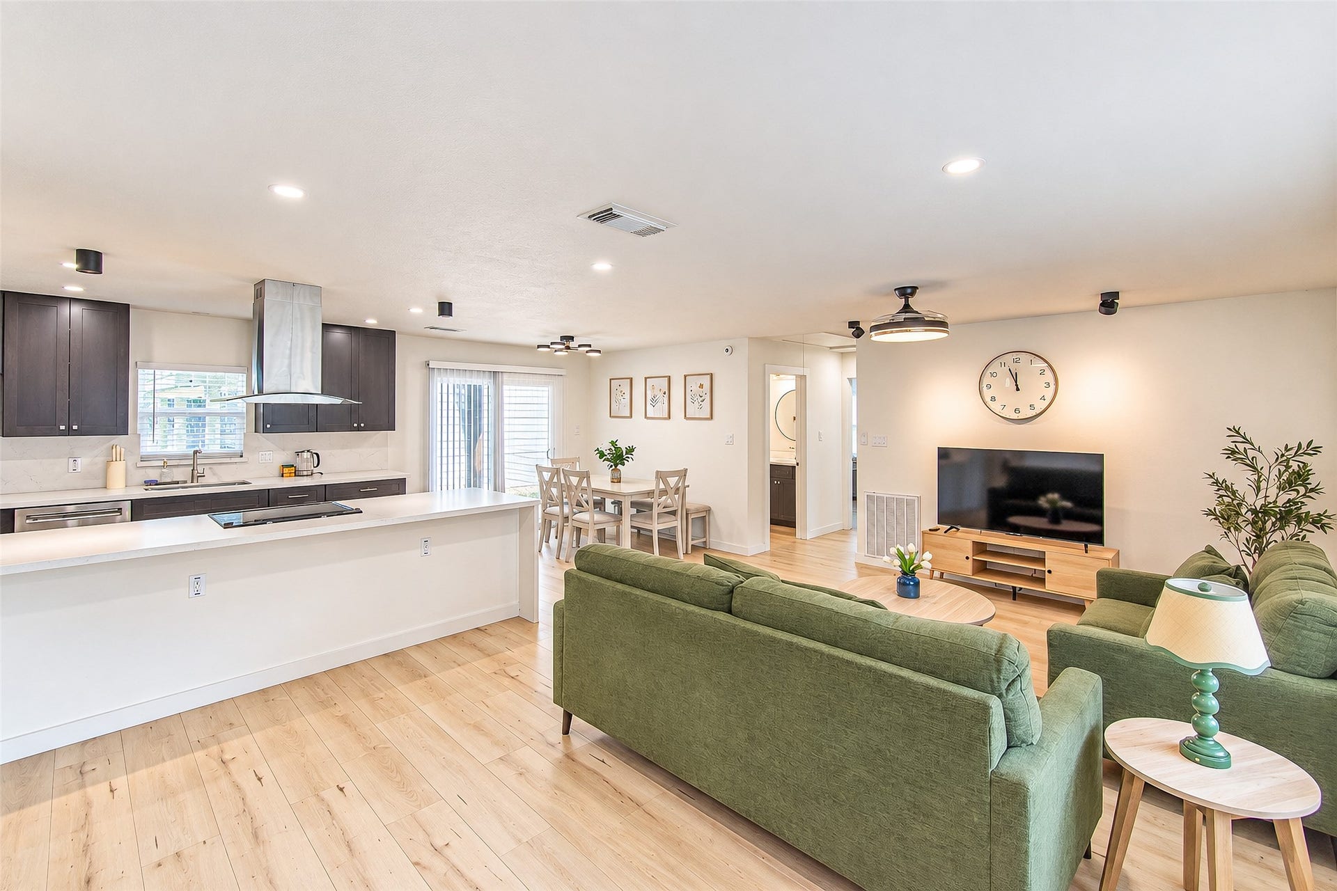 5326 De Lange Lane, Houston, TX 77092 5326 De Lange Lane, Houston, TX 77092