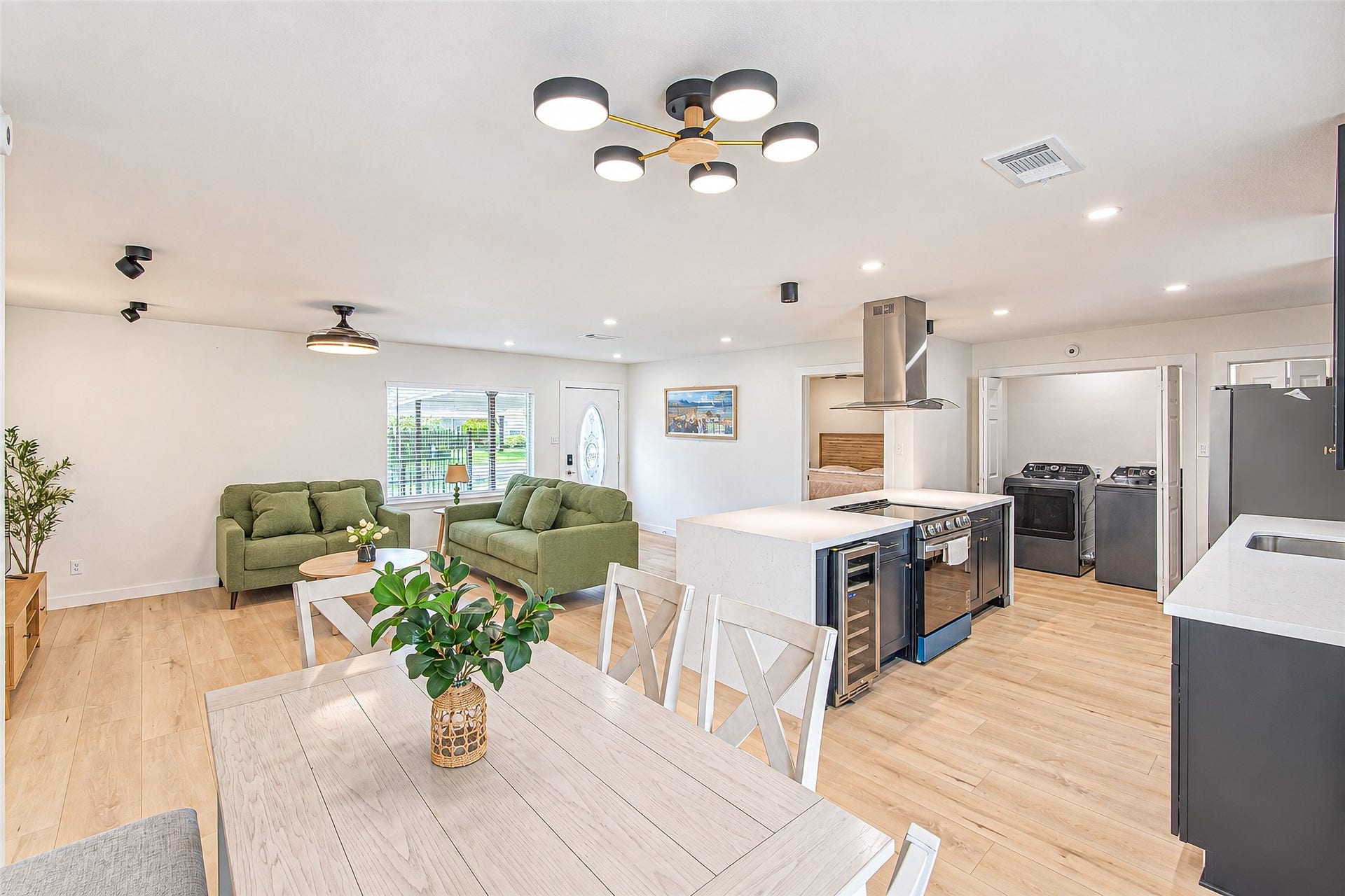 5326 De Lange Lane, Houston, TX 77092 5326 De Lange Lane, Houston, TX 77092