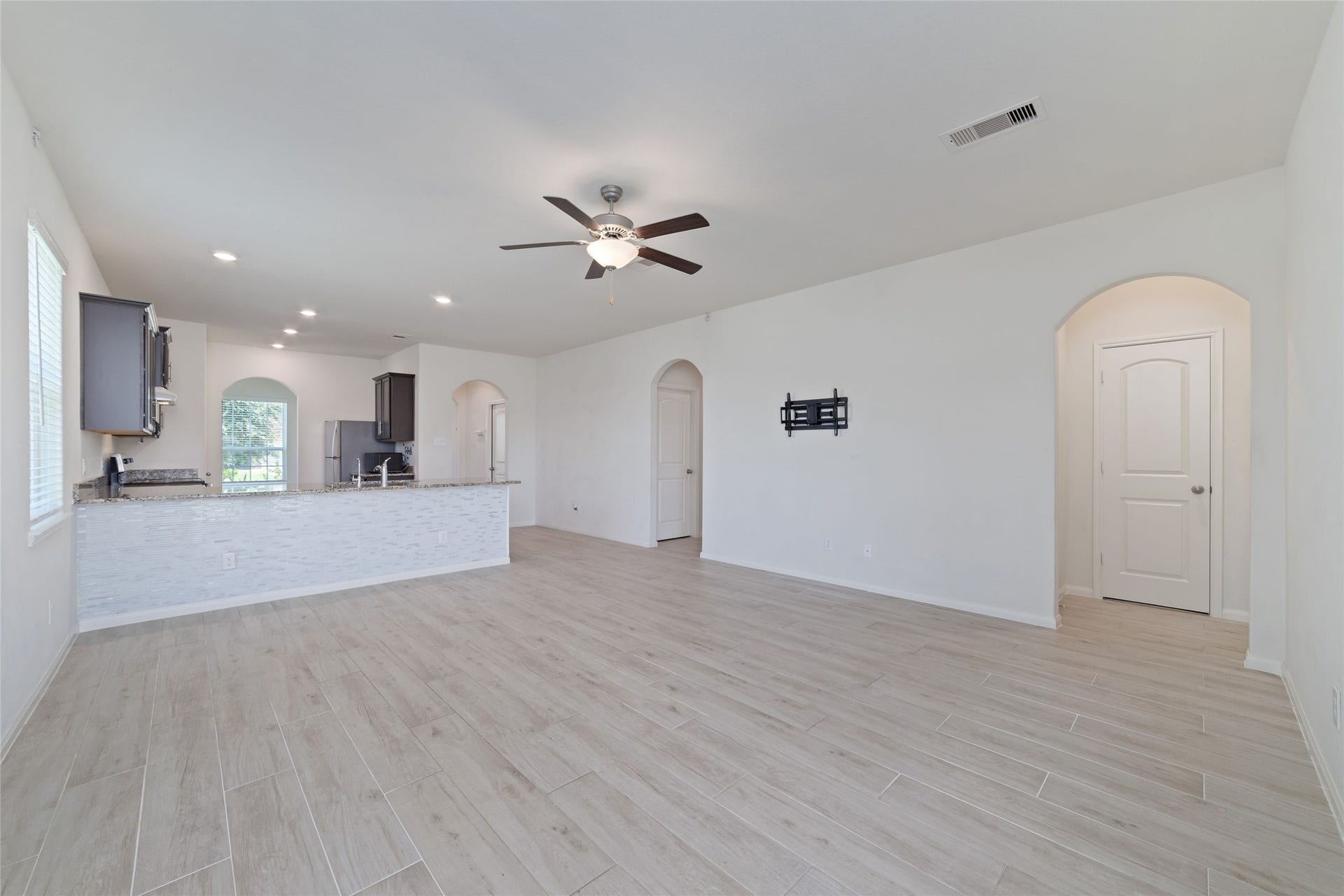 3000 Iron Woods Drive, Katy, TX 77493 Spacious Living Room