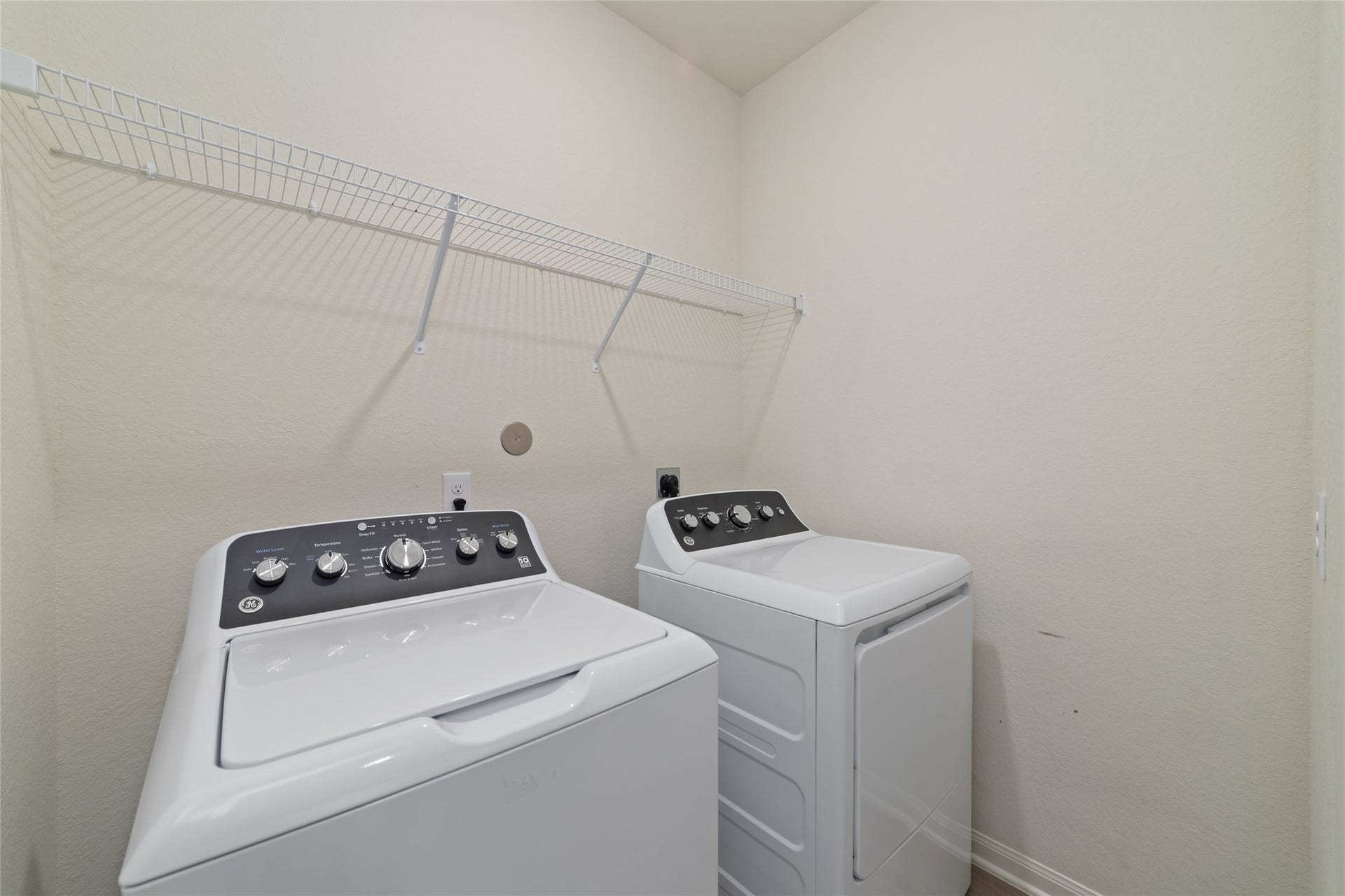 3000 Iron Woods Drive, Katy, TX 77493 Laundry Room