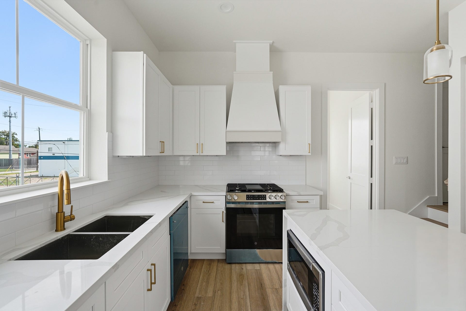 1122 Weiss Street, Houston, TX 77009 1122 Weiss Street, Houston, TX 77009