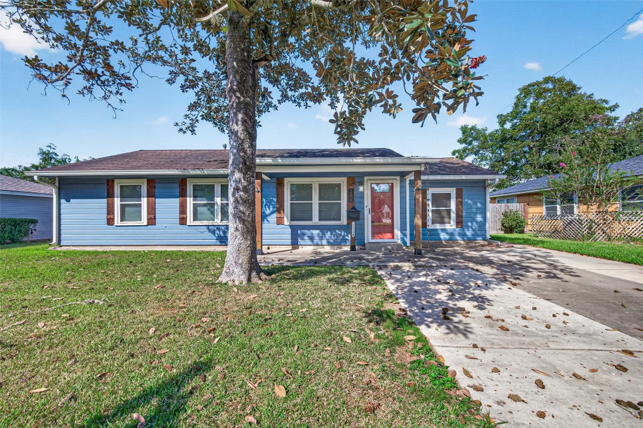 Property photo for 206 S Mattson Street, West Columbia, TX