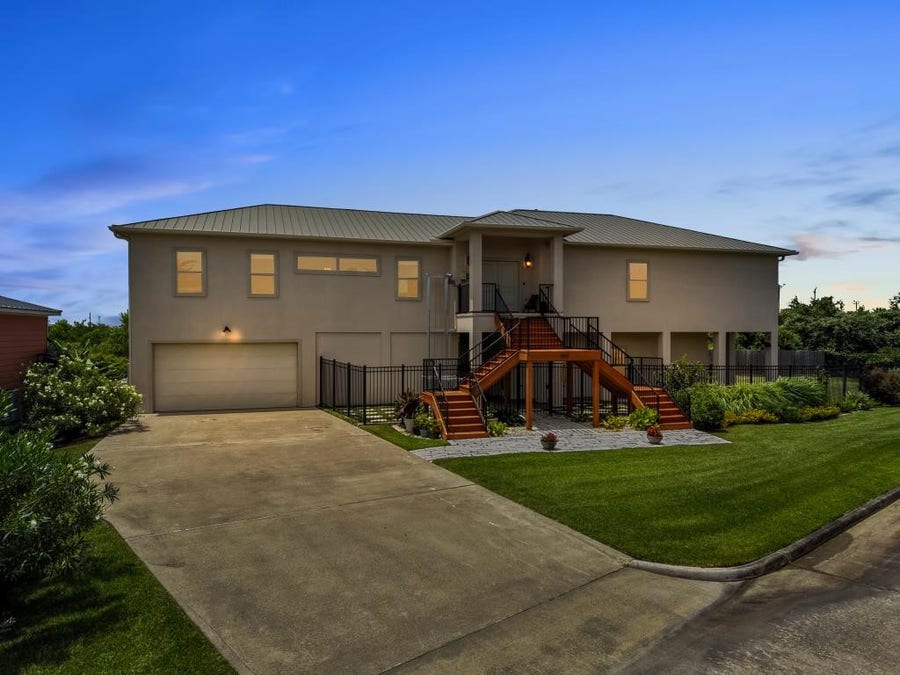 Property photo for 202 Debbie Lane, San Leon, TX
