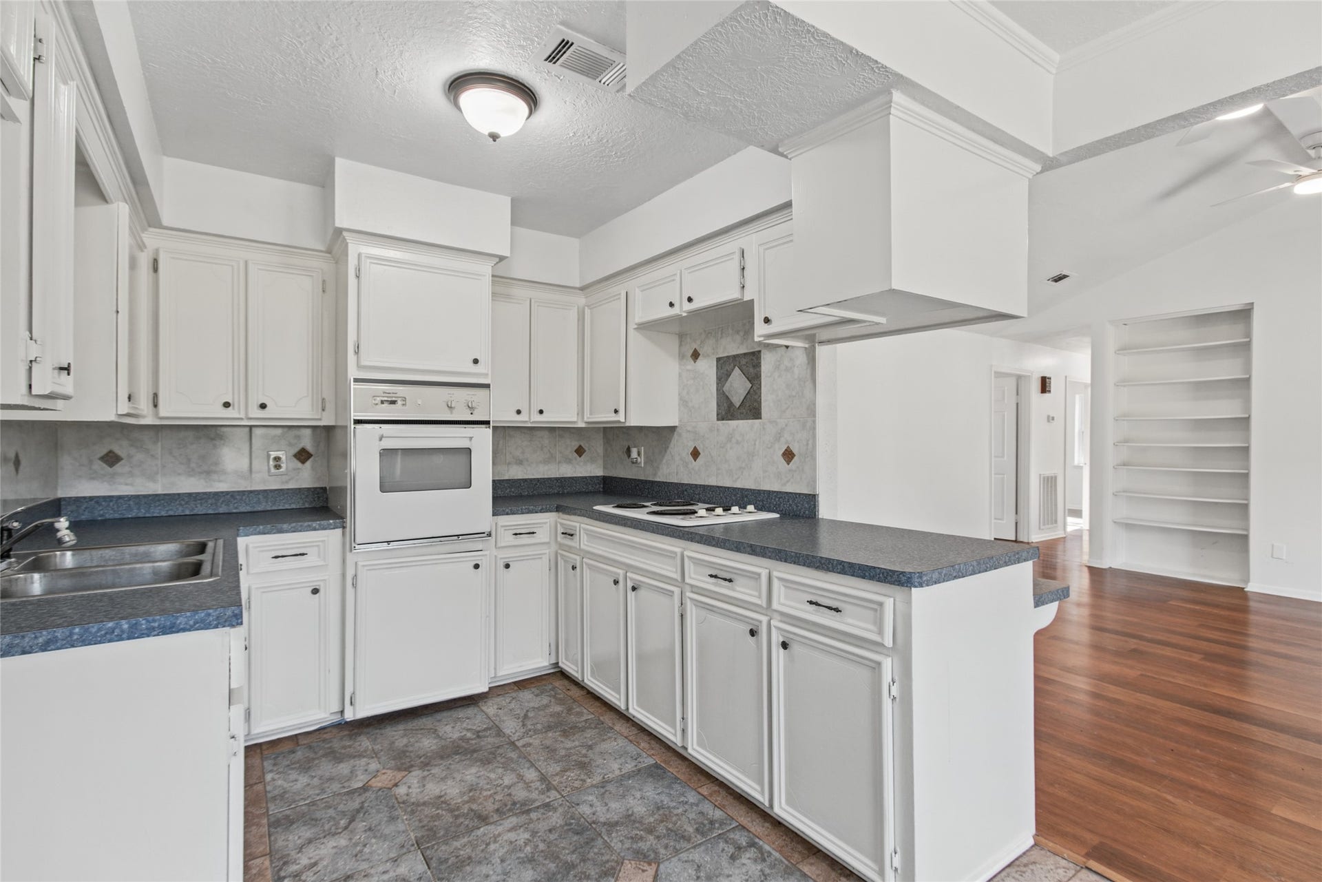 5502 Wickwillow Lane, Alvin, TX 77511 5502 Wickwillow Lane, Alvin, TX 77511