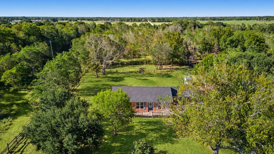 Property photo for 5502 Wickwillow Lane, Alvin, TX