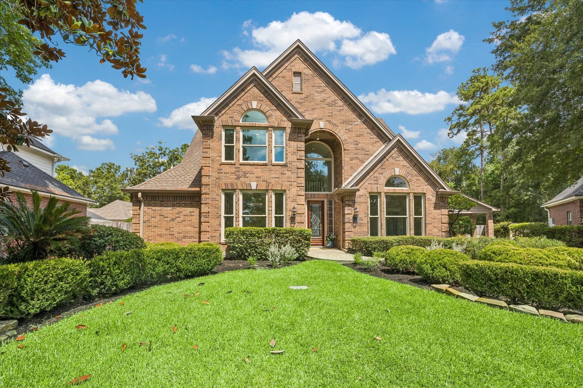 7 Blanketflower Court, The Woodlands, TX 77381 Custom-built by Lyons & tucked away on a cul-de-sac in the highly sought-after Herald Oaks community of Panther Creek!