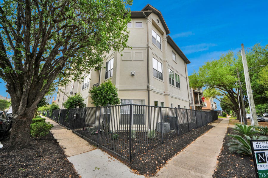 Property photo for 1402 Wentworth Street, Houston, TX