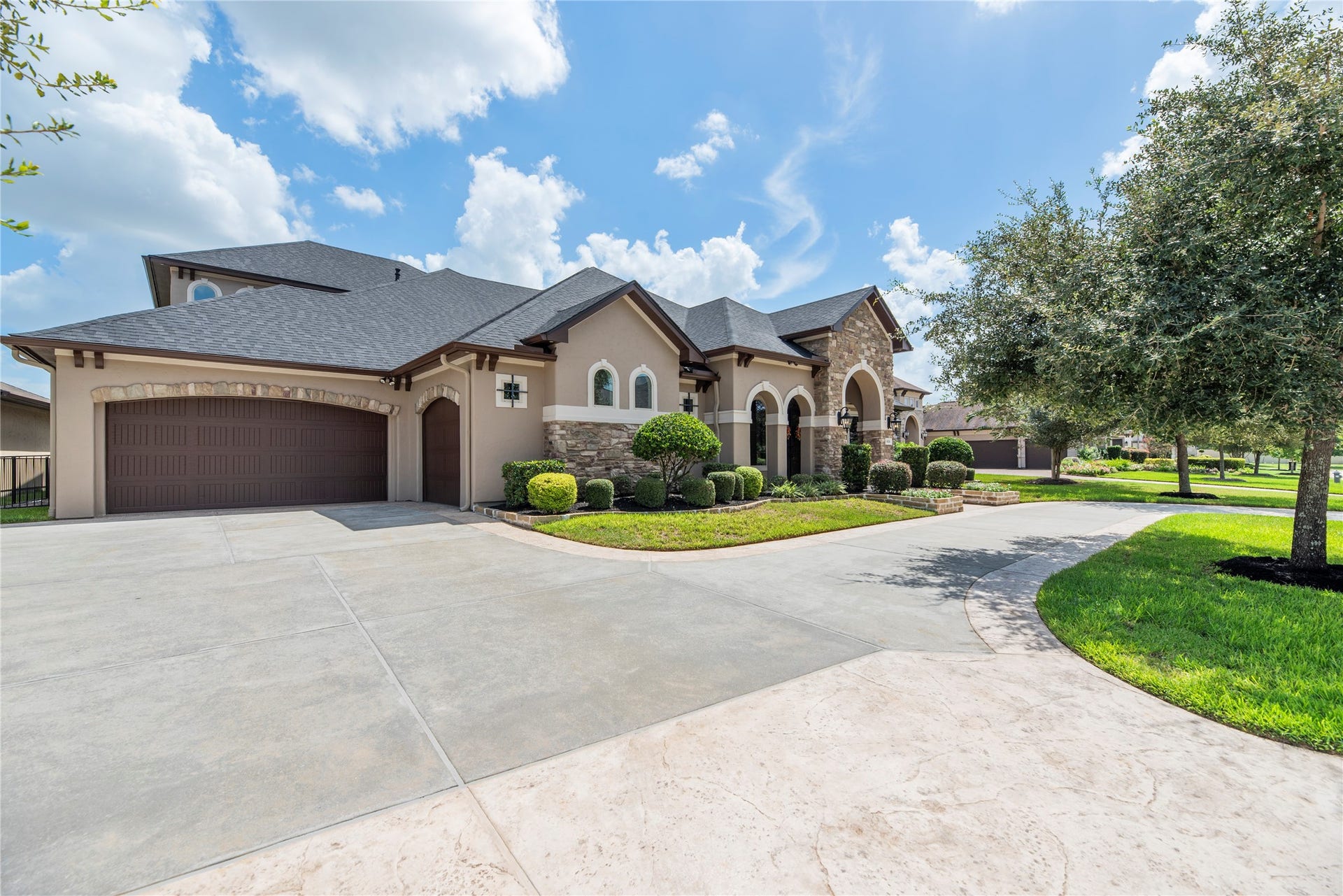 10114 E Frio River Circle N, Cypress, TX 77433 Lots of parking