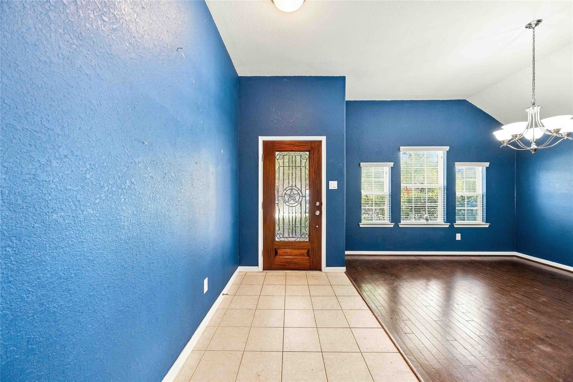 The entrance offers opportunity to refresh and make the space your own.