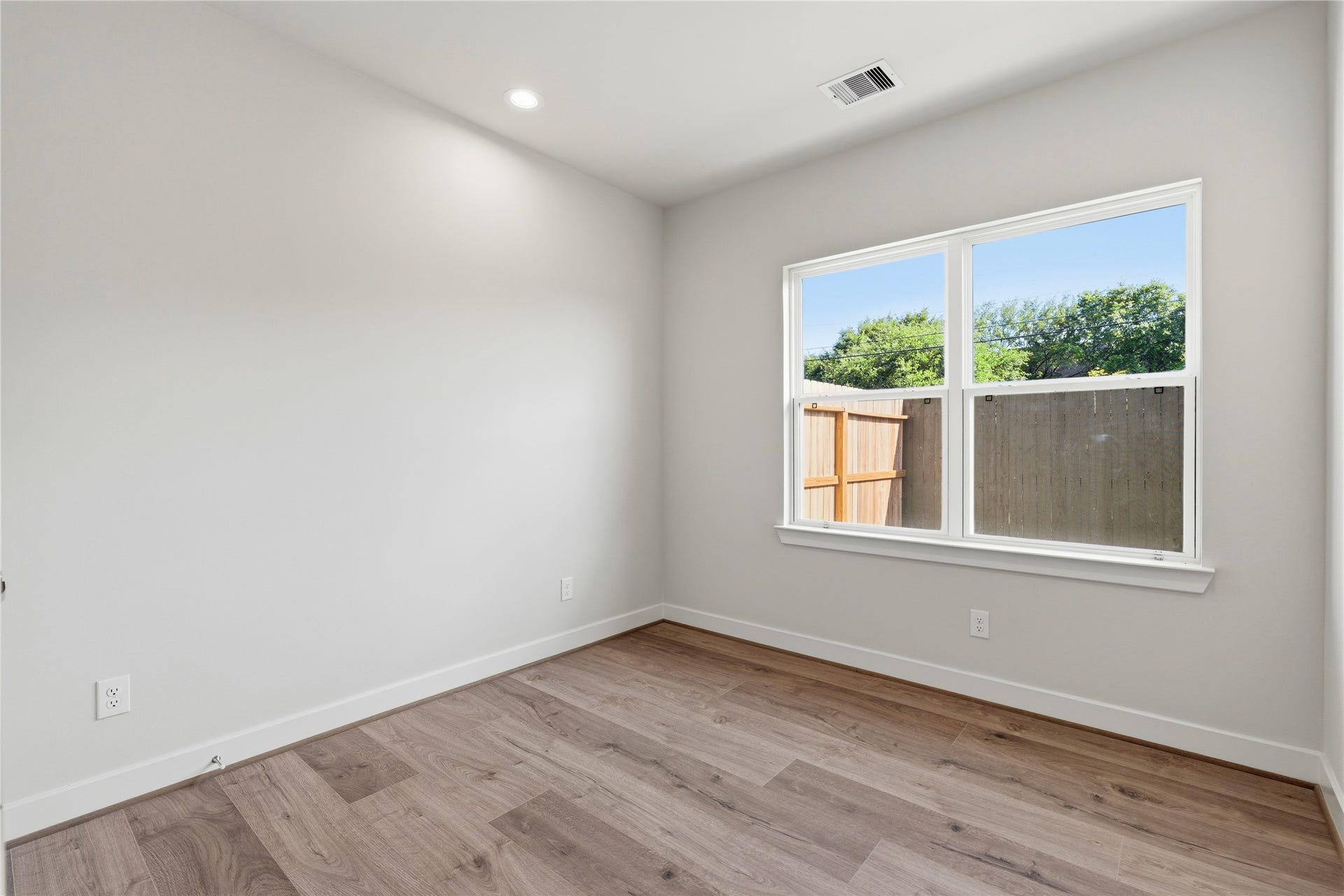 Representative photo showing the communitys model home secondary bedroom. Layout and selections may vary.
