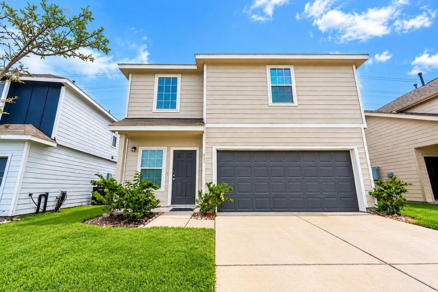 Property photo for 911 Imperial Heights Drive, Houston, TX
