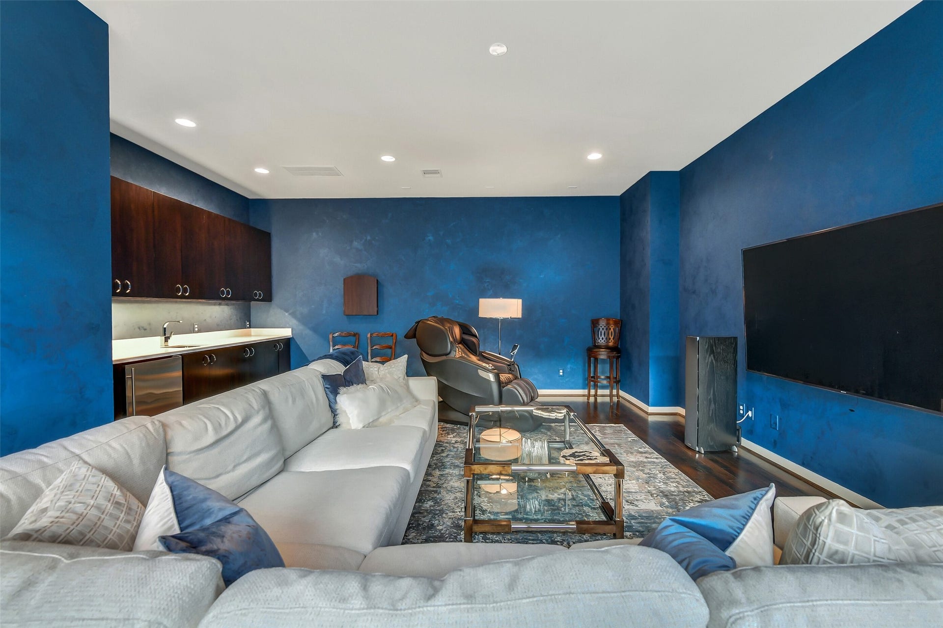 2302 Persa Street, Houston, TX 77019 Designed with incredible scale, this spacious game room offers a versatile multi-zone layout crafted for both grand entertainment and everyday comfort.