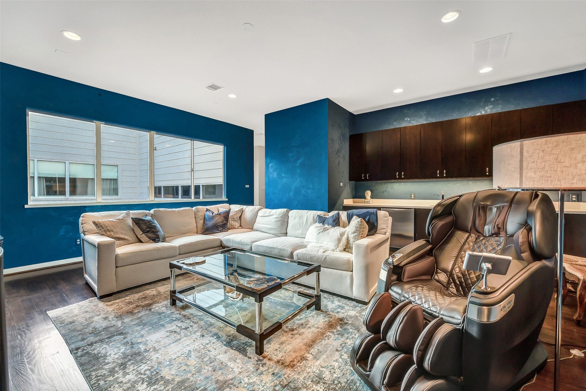 2302 Persa Street, Houston, TX 77019 The vibrant game room and entertainment space combines cozy relaxation with stylish, modern design, and thoughtful layout. Equipped with a sleek dark-wood wet bar featuring counter space, an under-mount sink, beverage refrigeration, and extensive upper cabinetry for easy hosting.