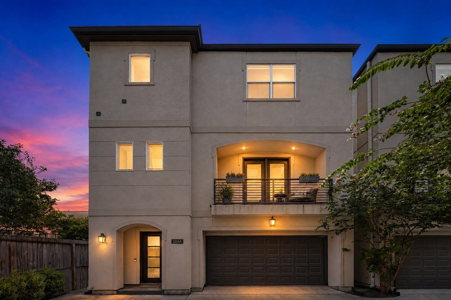 5514 Petty Street, #A, Houston, TX 77007 Gorgeous Curb Appeal for this beautiful Stucco home