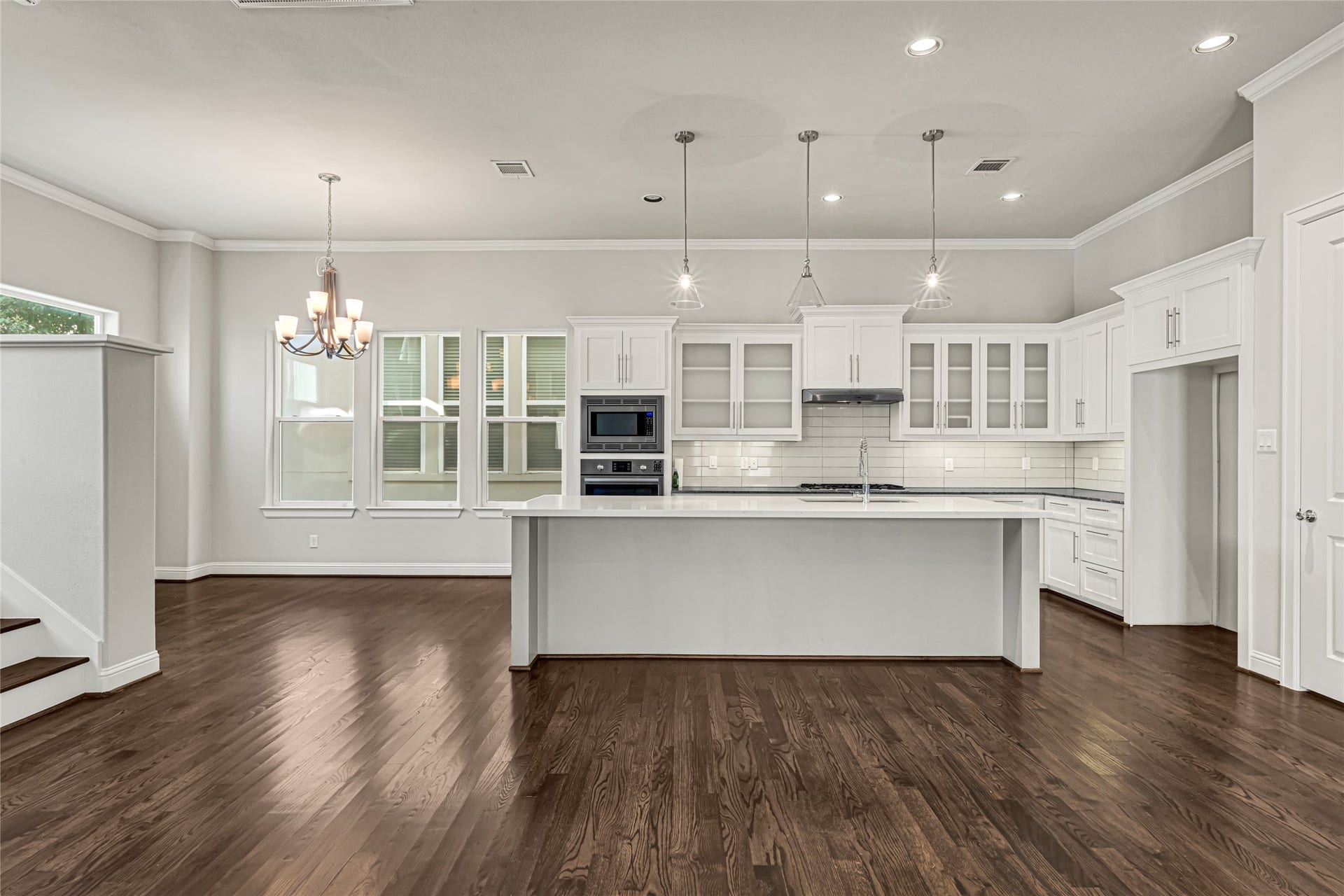 5514 Petty Street, #A, Houston, TX 77007 Gleaming wood floors