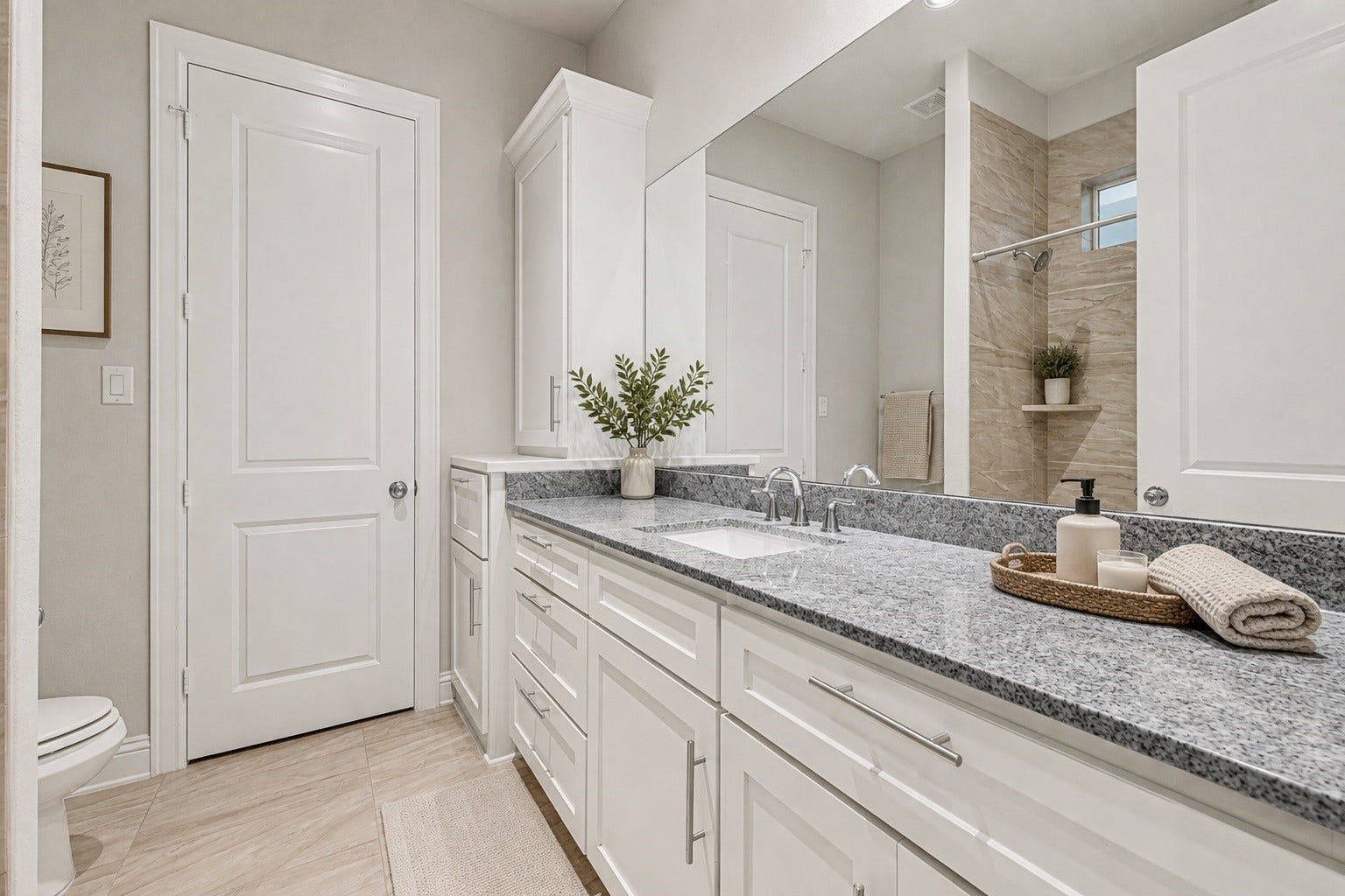 5514 Petty Street, #A, Houston, TX 77007 Full bath on the first floor