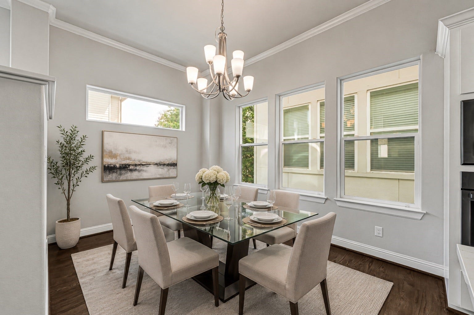 5514 Petty Street, #A, Houston, TX 77007 Dining area comfortably seats 6 + -Virtually staged