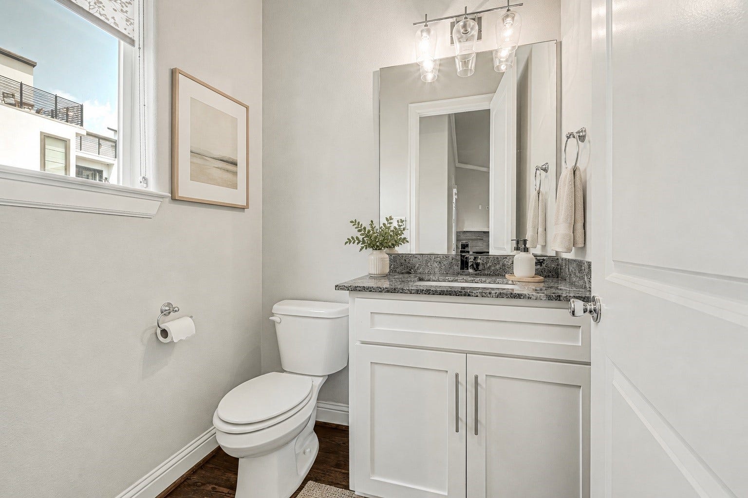 5514 Petty Street, #A, Houston, TX 77007 Powder room Second floor