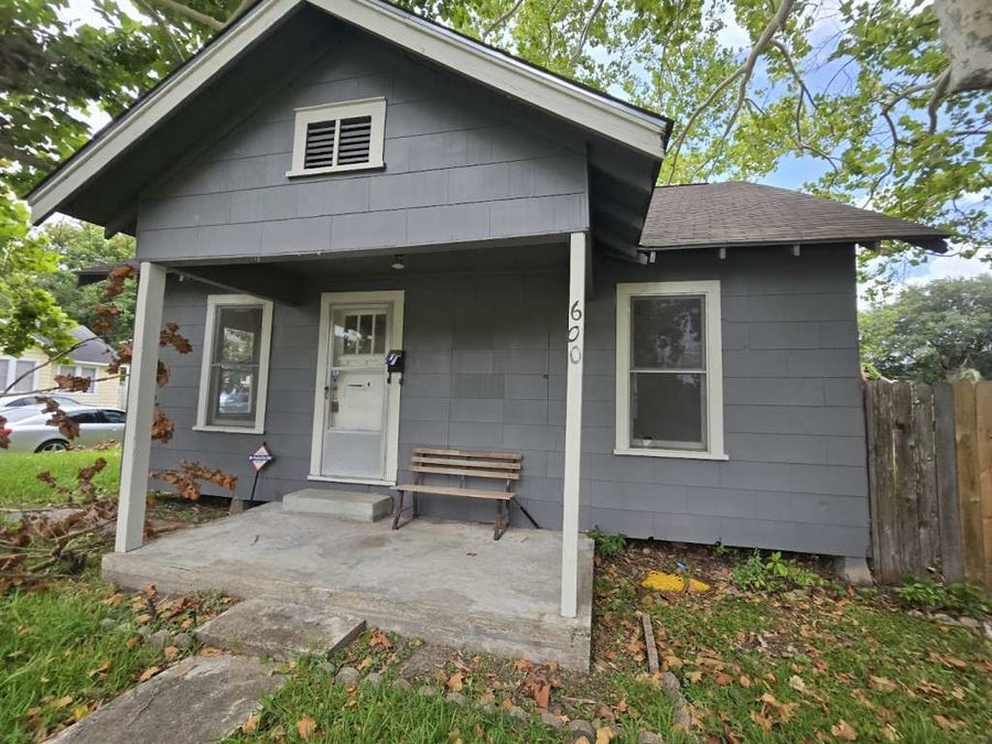 Property photo for 600 E Fayle Street, Baytown, TX
