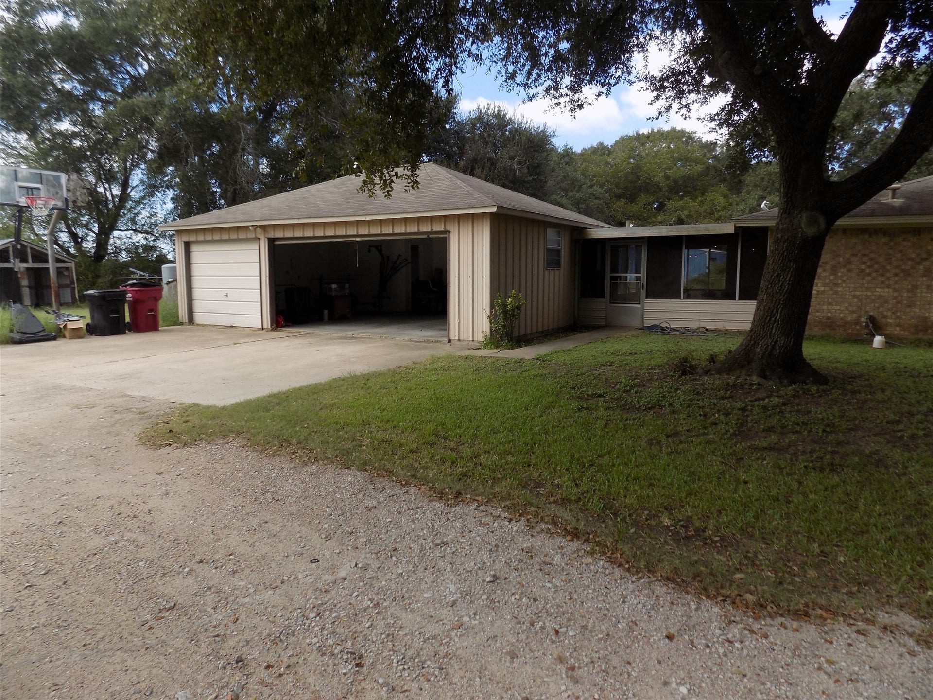 6626 Mildred Road, Needville, TX 77461 6626 Mildred Road, Needville, TX 77461