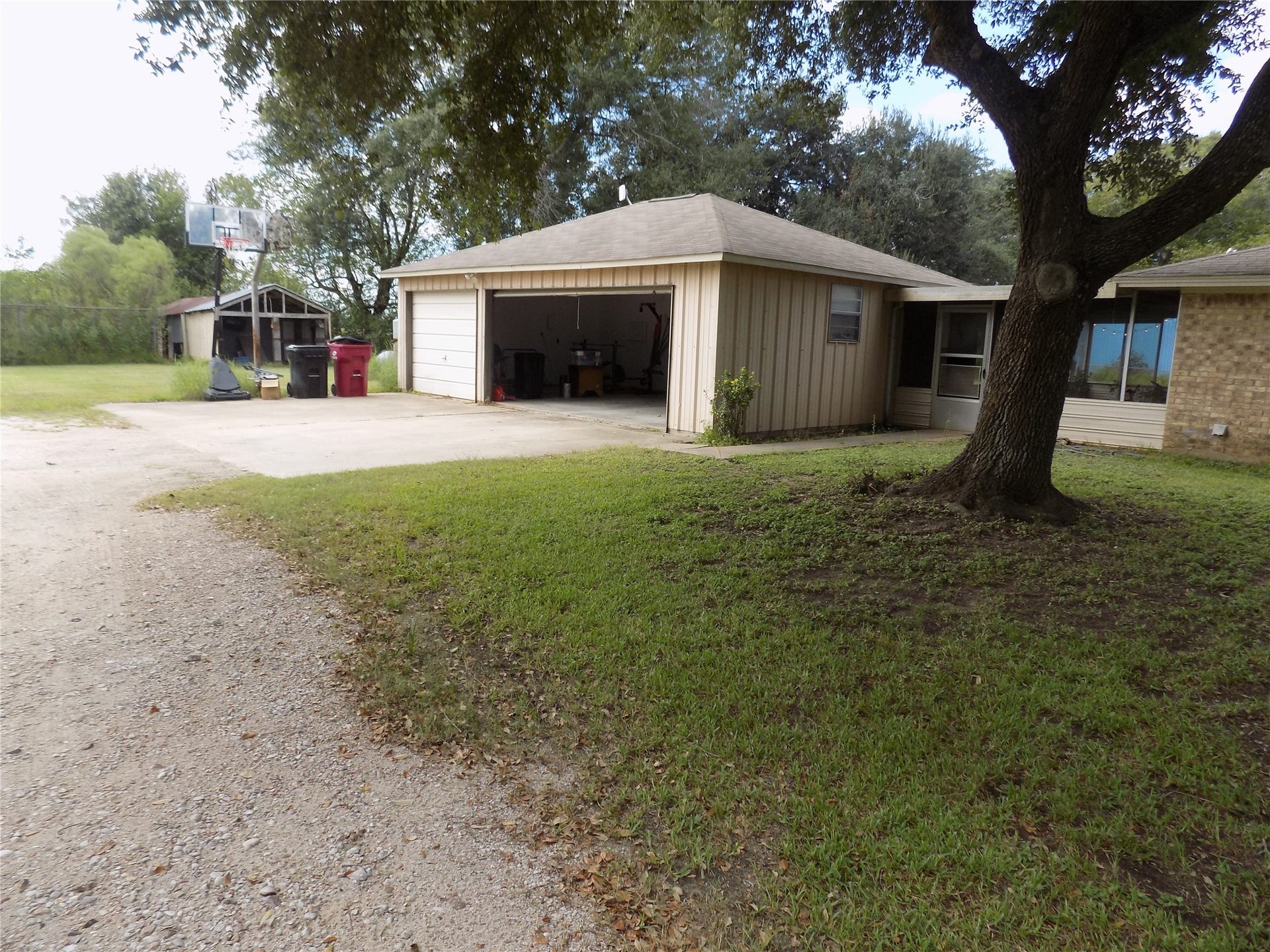 6626 Mildred Road, Needville, TX 77461 6626 Mildred Road, Needville, TX 77461