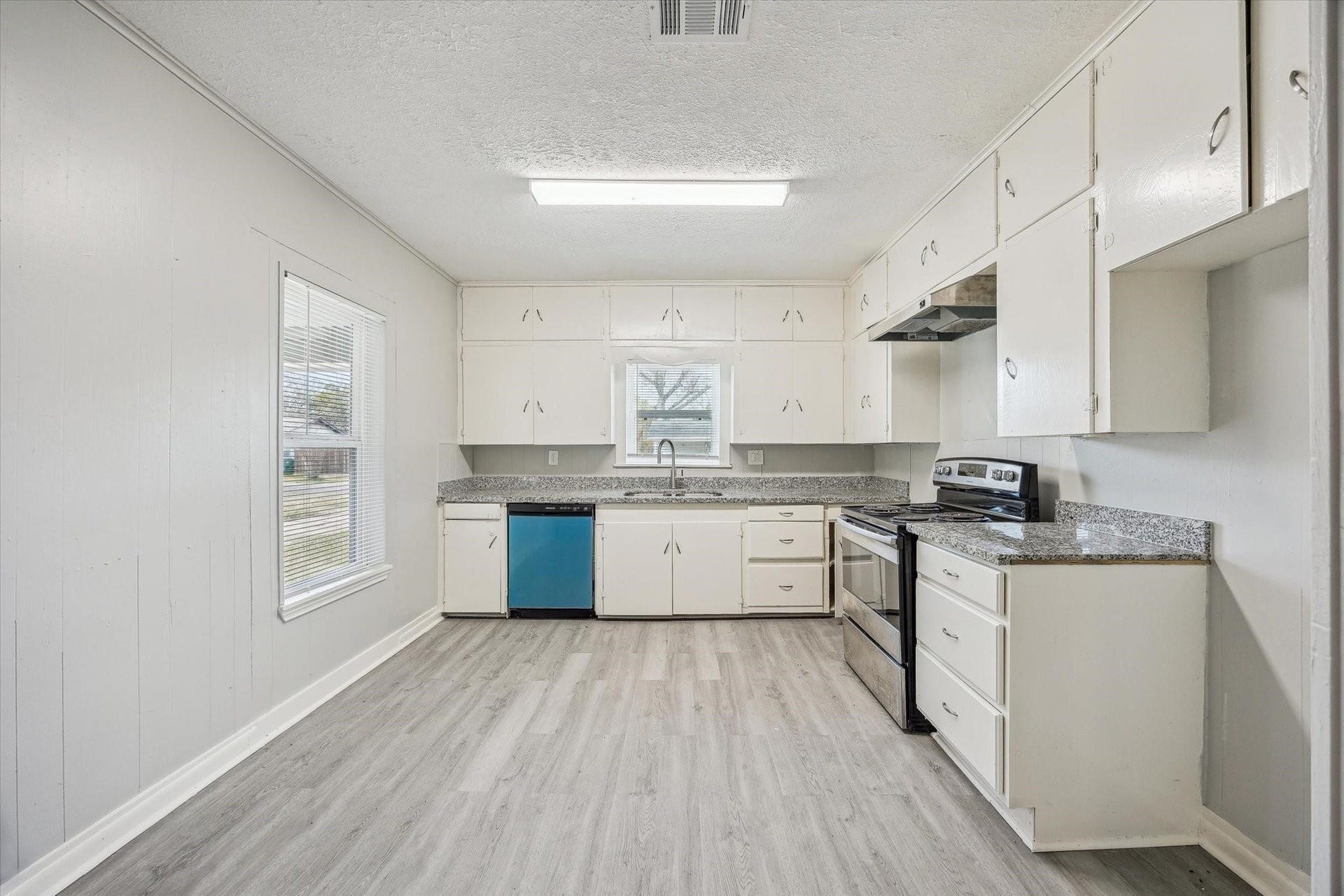 710 E Magnolia Street, Angleton, TX 77515 710 E Magnolia Street, Angleton, TX 77515