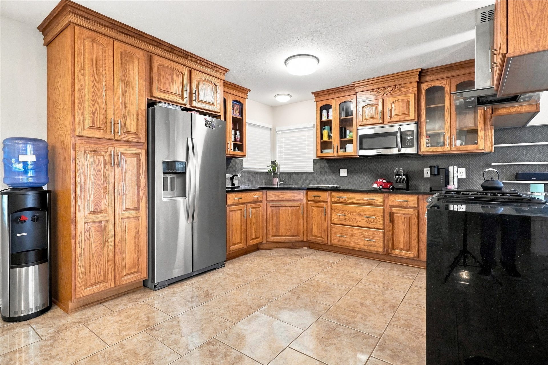 3305 Luella Avenue, Deer Park, TX 77536 Kitchen fully equipped with all kitchen appliances