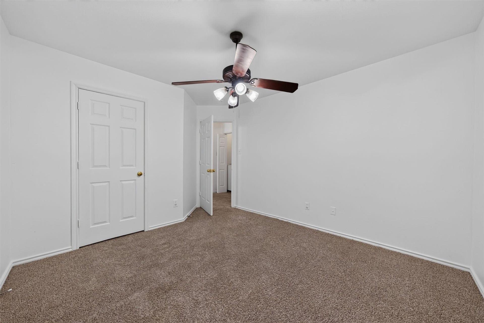 130 S Walden Elms Circle, Spring, TX 77382 130 S Walden Elms Circle, Spring, TX 77382
