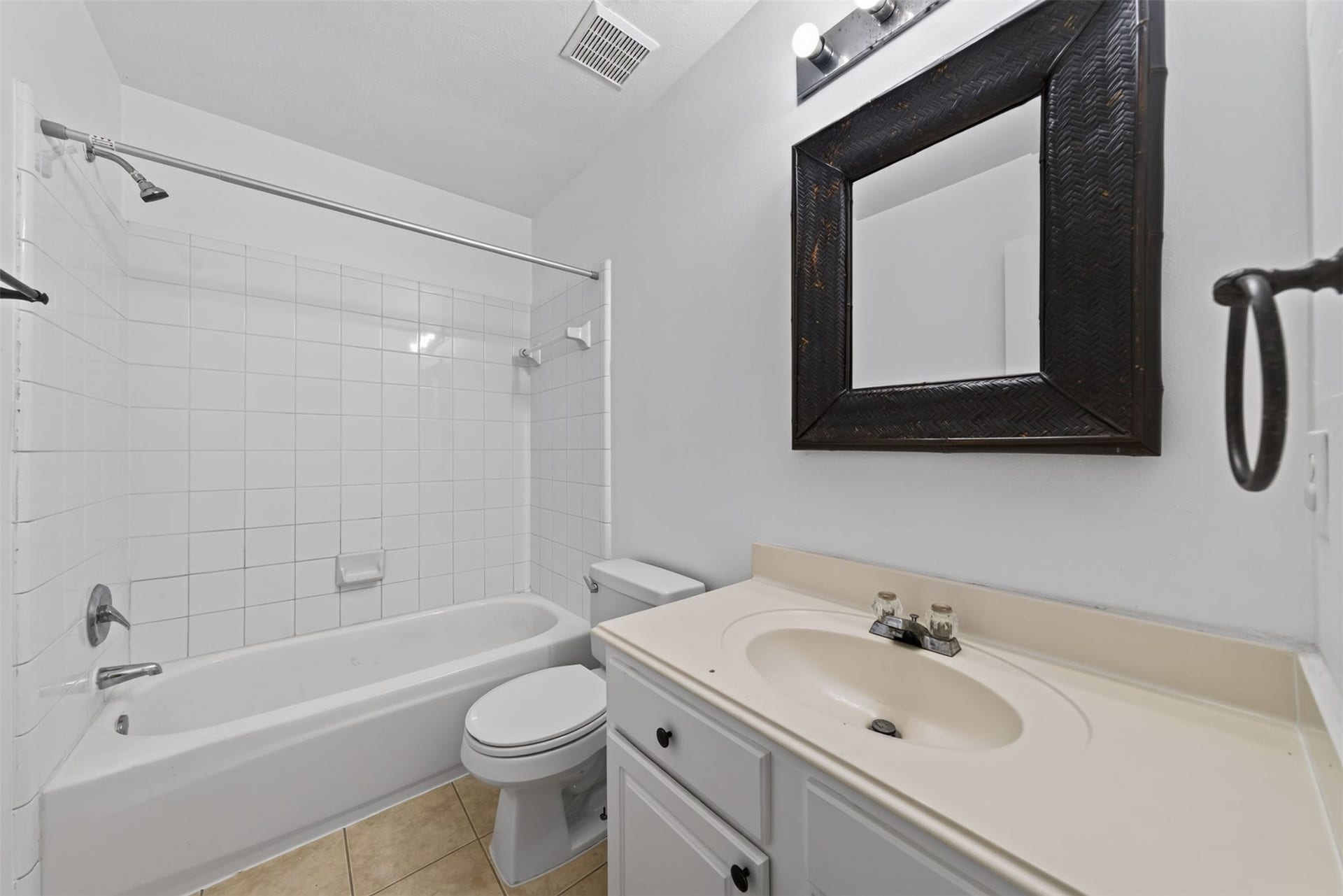 130 S Walden Elms Circle, Spring, TX 77382 130 S Walden Elms Circle, Spring, TX 77382