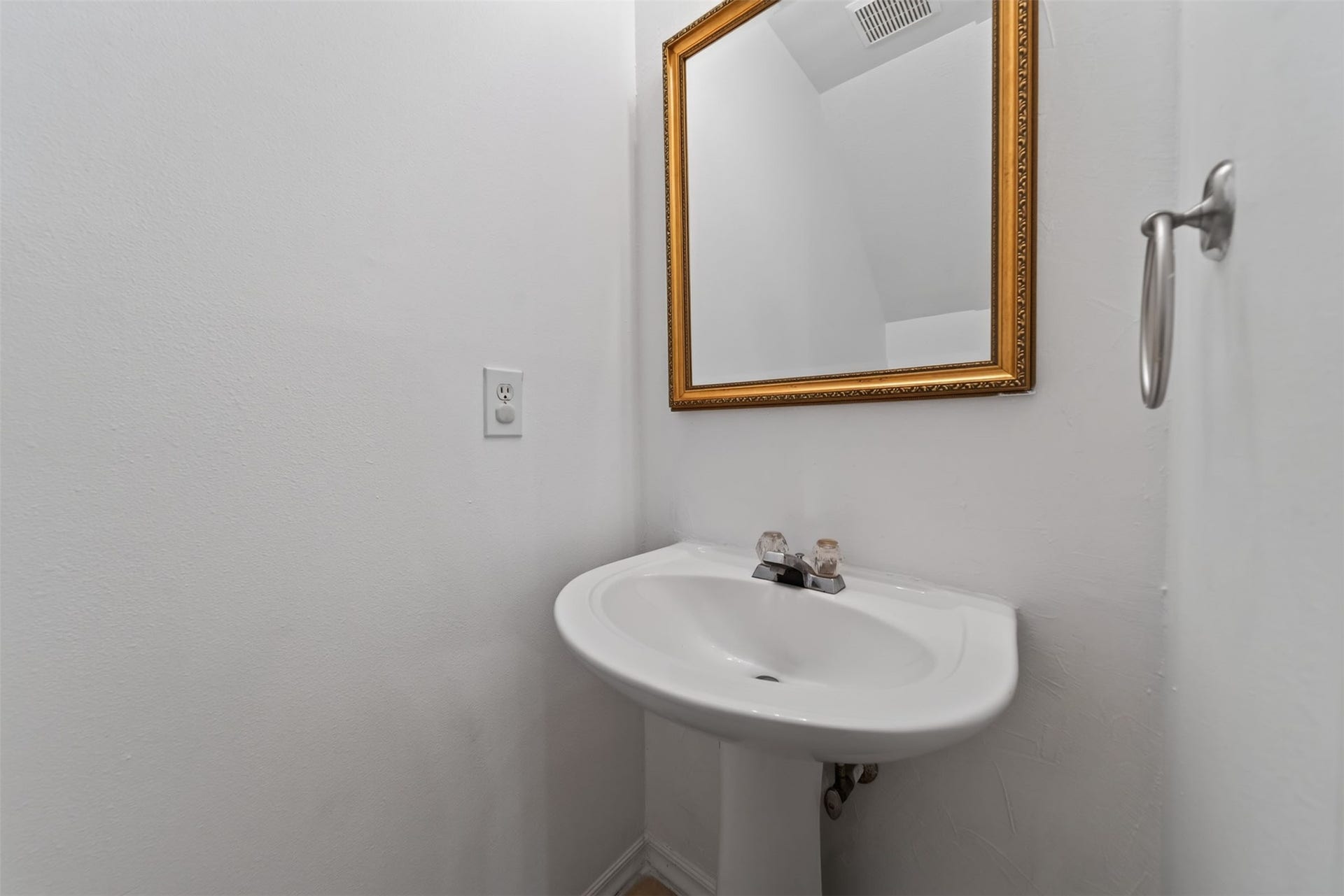 130 S Walden Elms Circle, Spring, TX 77382 130 S Walden Elms Circle, Spring, TX 77382