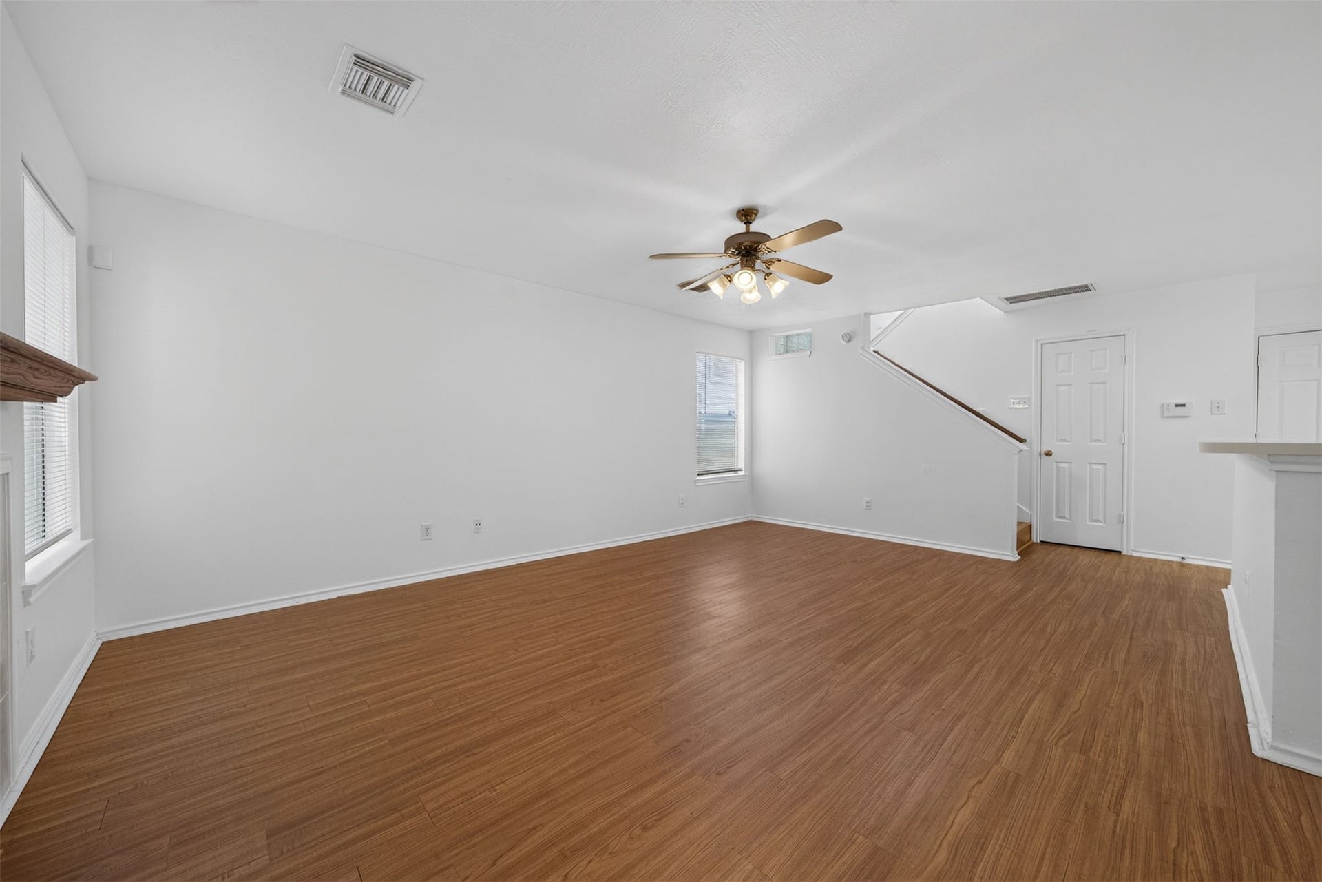 130 S Walden Elms Circle, Spring, TX 77382 130 S Walden Elms Circle, Spring, TX 77382