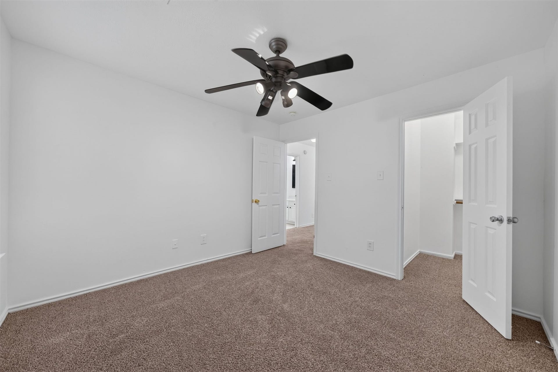 130 S Walden Elms Circle, Spring, TX 77382 130 S Walden Elms Circle, Spring, TX 77382