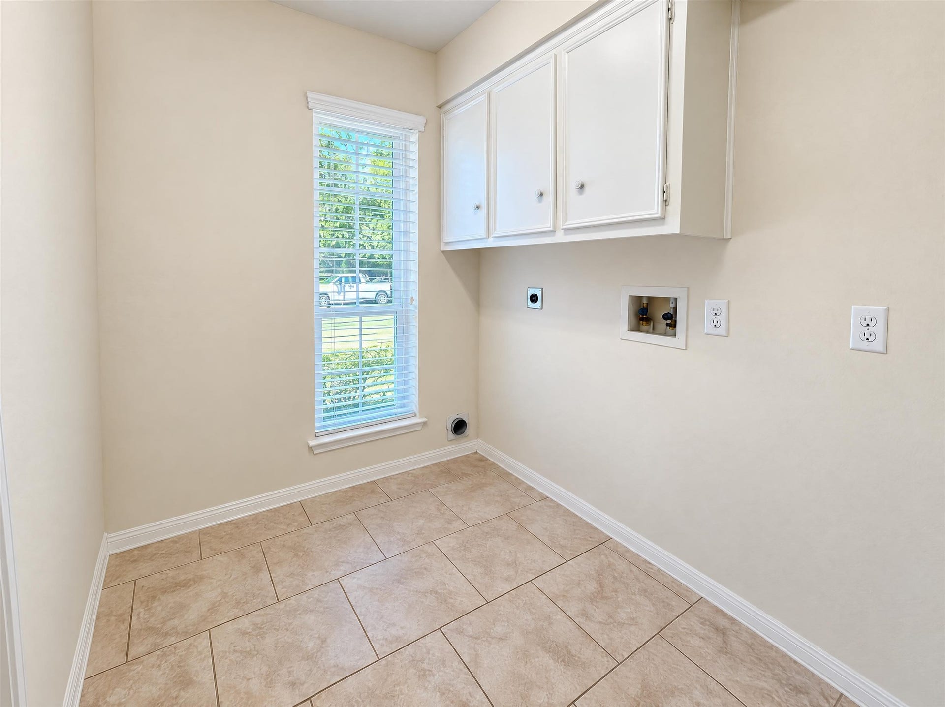 6815 Falling Waters Drive, Spring, TX 77379 6815 Falling Waters Drive, Spring, TX 77379