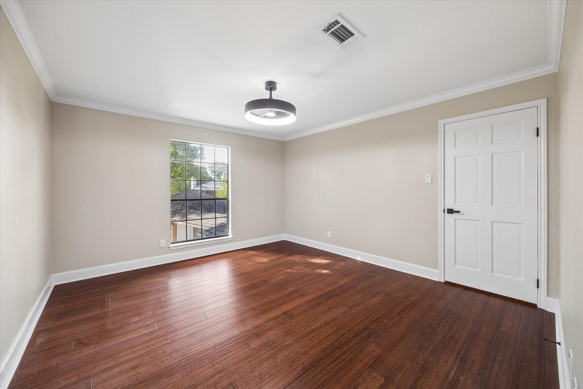 7827 Zilonis Court, Jersey Village, TX 77040 Upstairs bedroom with walk in closet