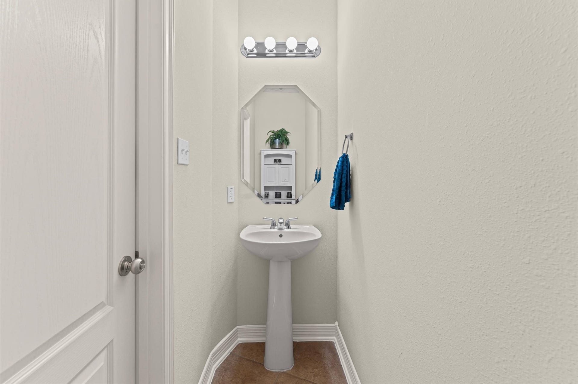 17202 Ledgefield, Cypress, TX 77433 This half bath is across the downstairs flex room (exercise room) that leads to the backyard and also back towards the kitchen and living room.