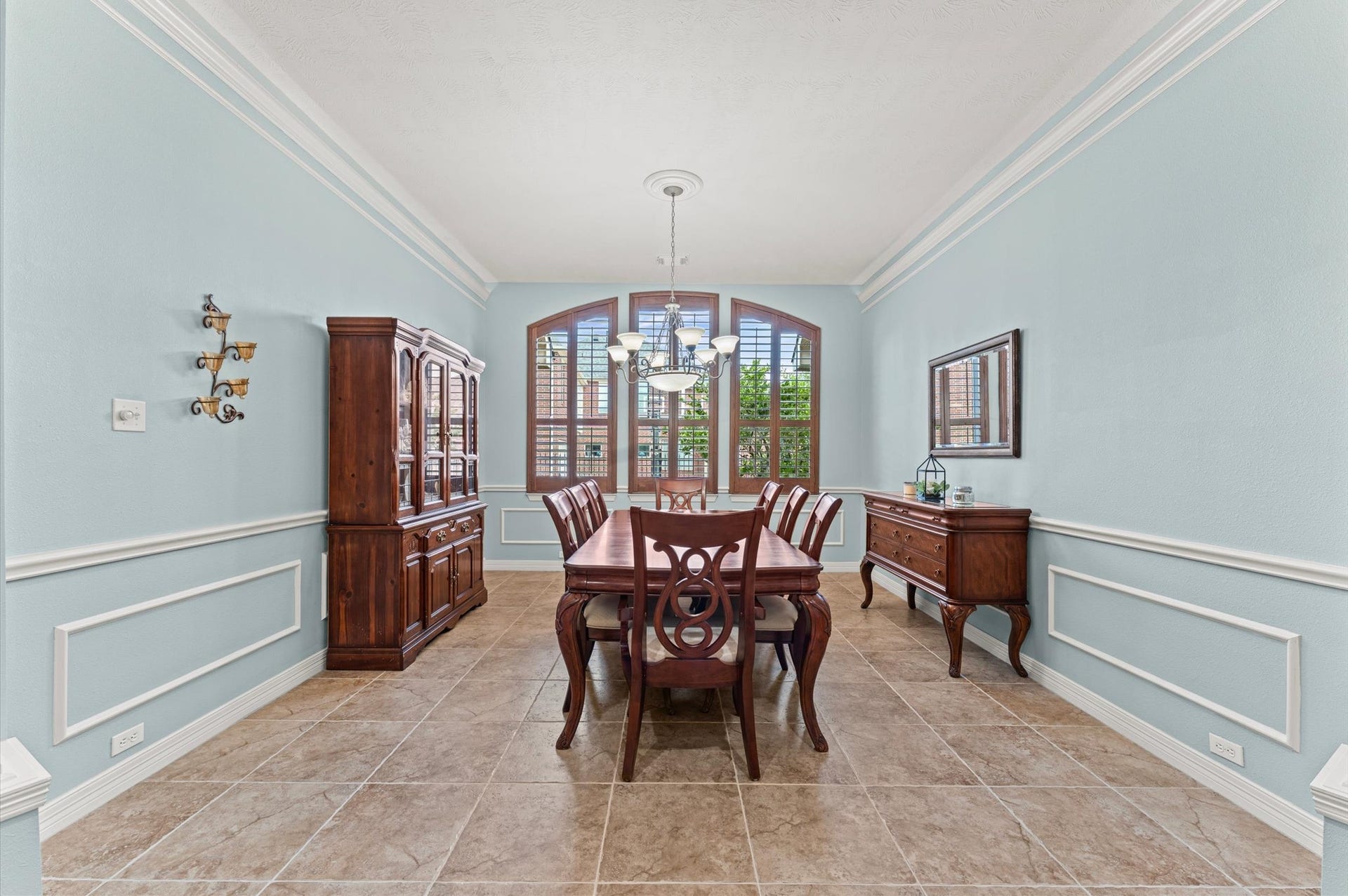 17202 Ledgefield, Cypress, TX 77433 Formal dining room offers plenty of room for your large dining room furniture. 24x13