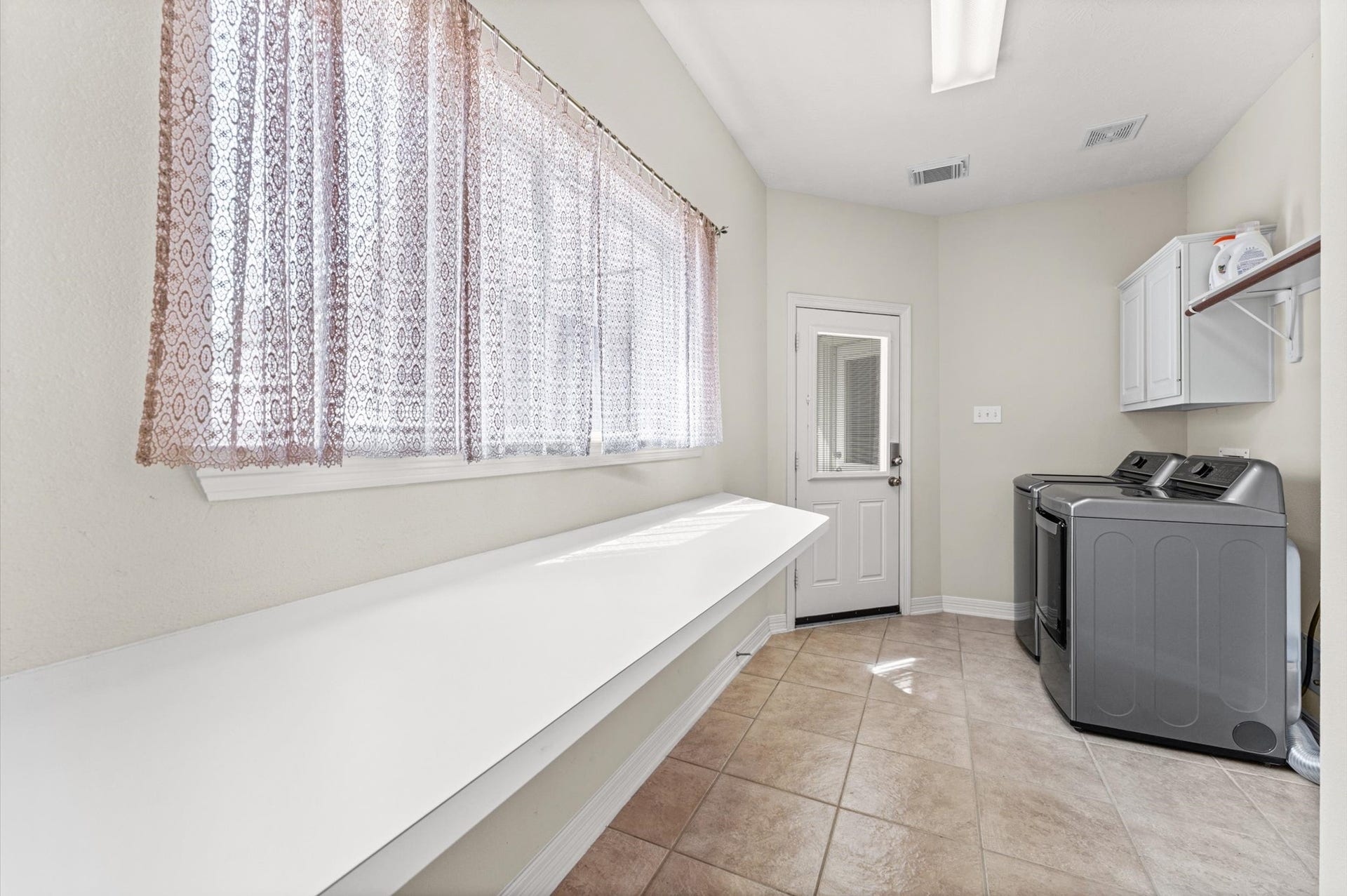 17202 Ledgefield, Cypress, TX 77433 Laundry room provides both gas & electric connections. The door leads to the garage area for convenient access to the parking area.