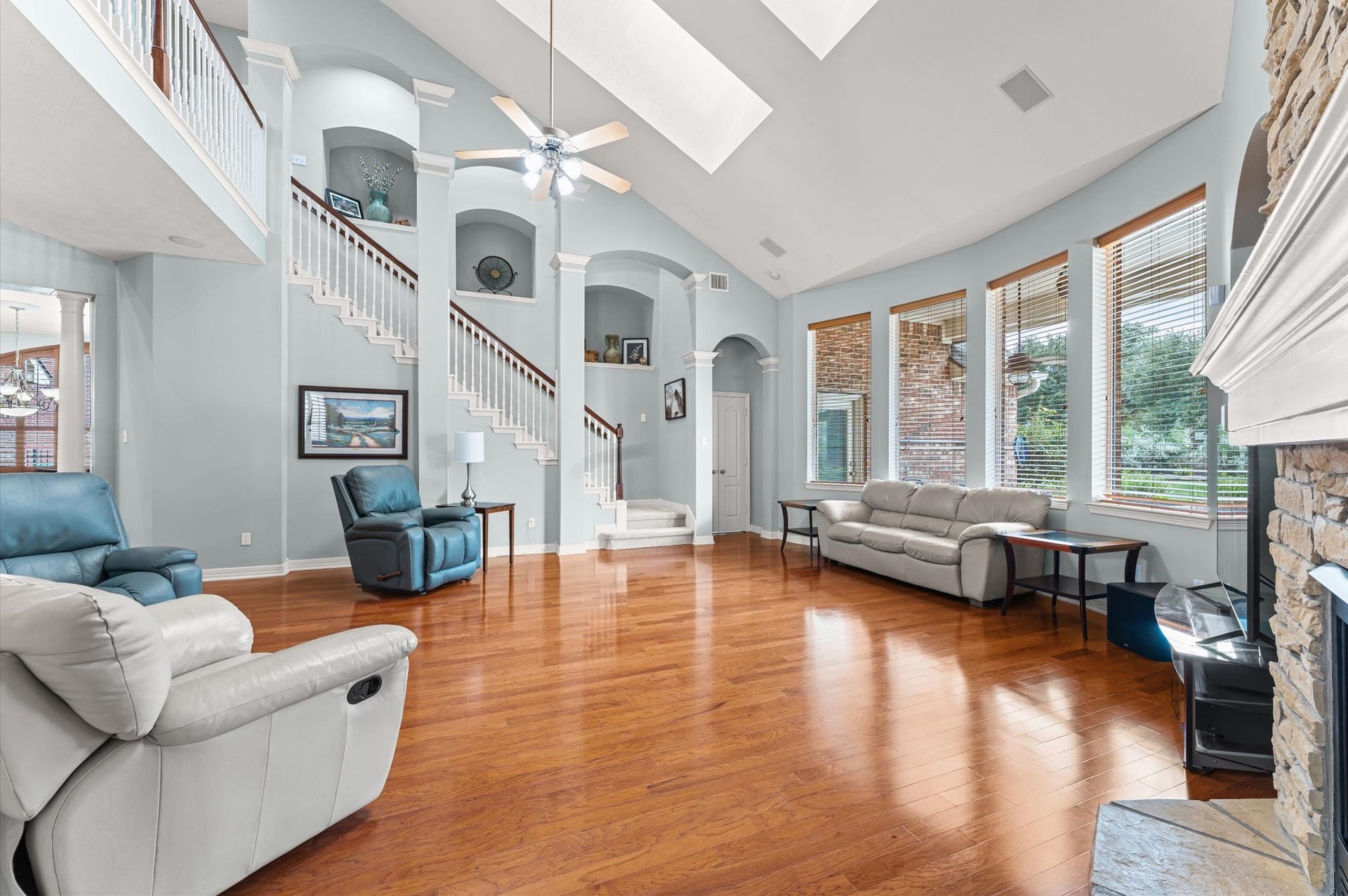 17202 Ledgefield, Cypress, TX 77433 5.1 Surround system with two additional speakers under the covered porch. Primary bedroom is through the door to the right of the stairs. Beautiful plant ledges/niche cutouts lead you upstairs to the gameroom & full bath.