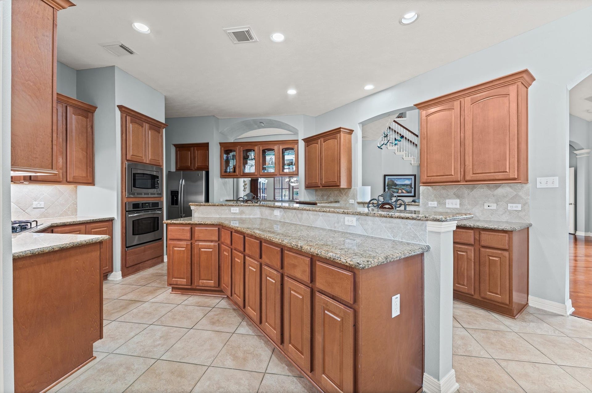 17202 Ledgefield, Cypress, TX 77433 Large two-tiered kitchen island offering both a breakfast bar with a seperate prep area & additional 46 inch cabinets.