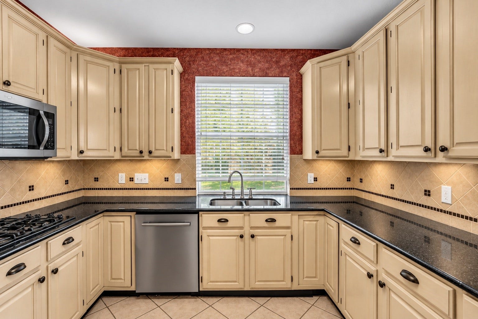 7914 Hickory Mill Court, Houston, TX 77095 Ample cabinetry and counter space for all of your cooking and storage needs.