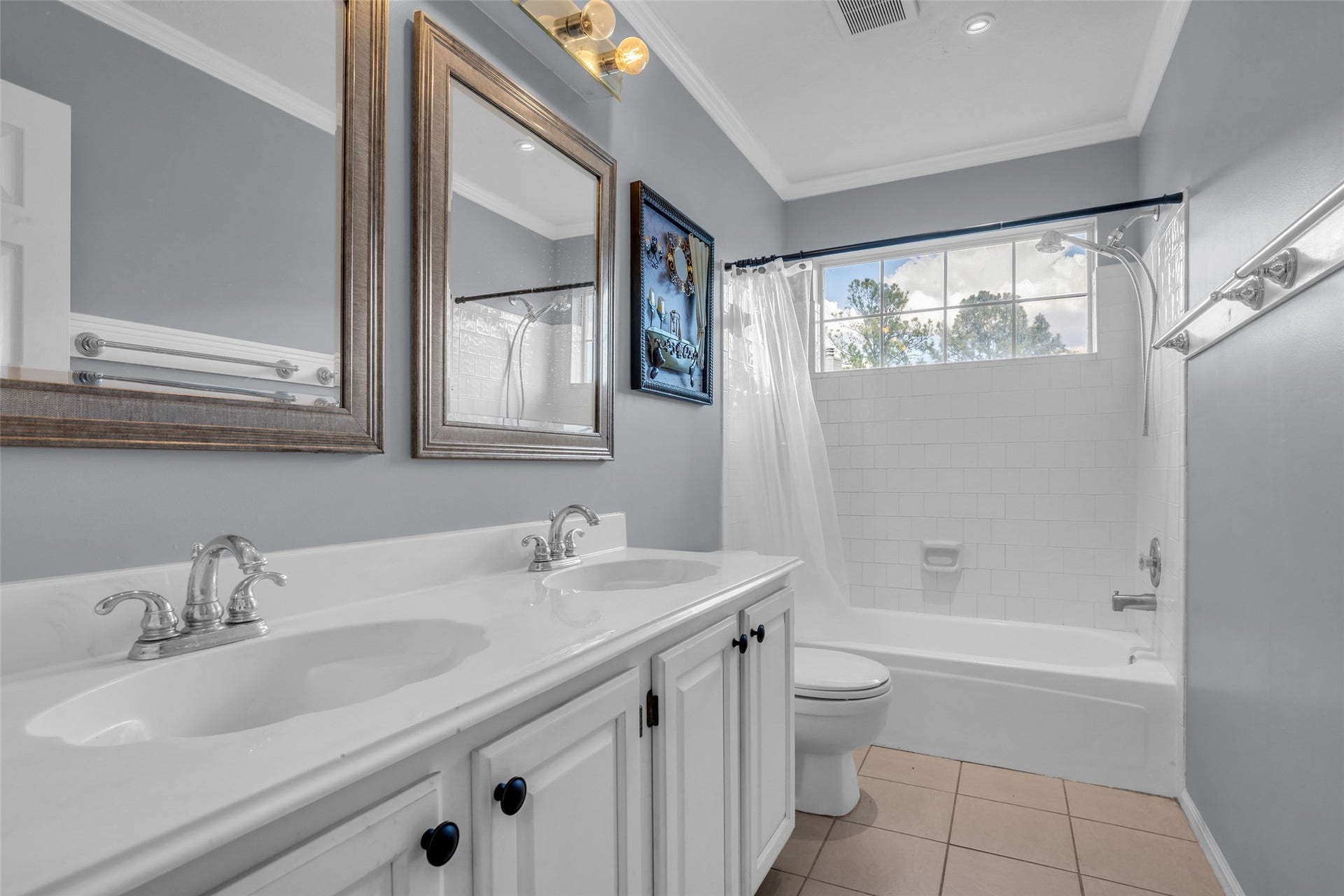 7914 Hickory Mill Court, Houston, TX 77095 Upstairs full bath.