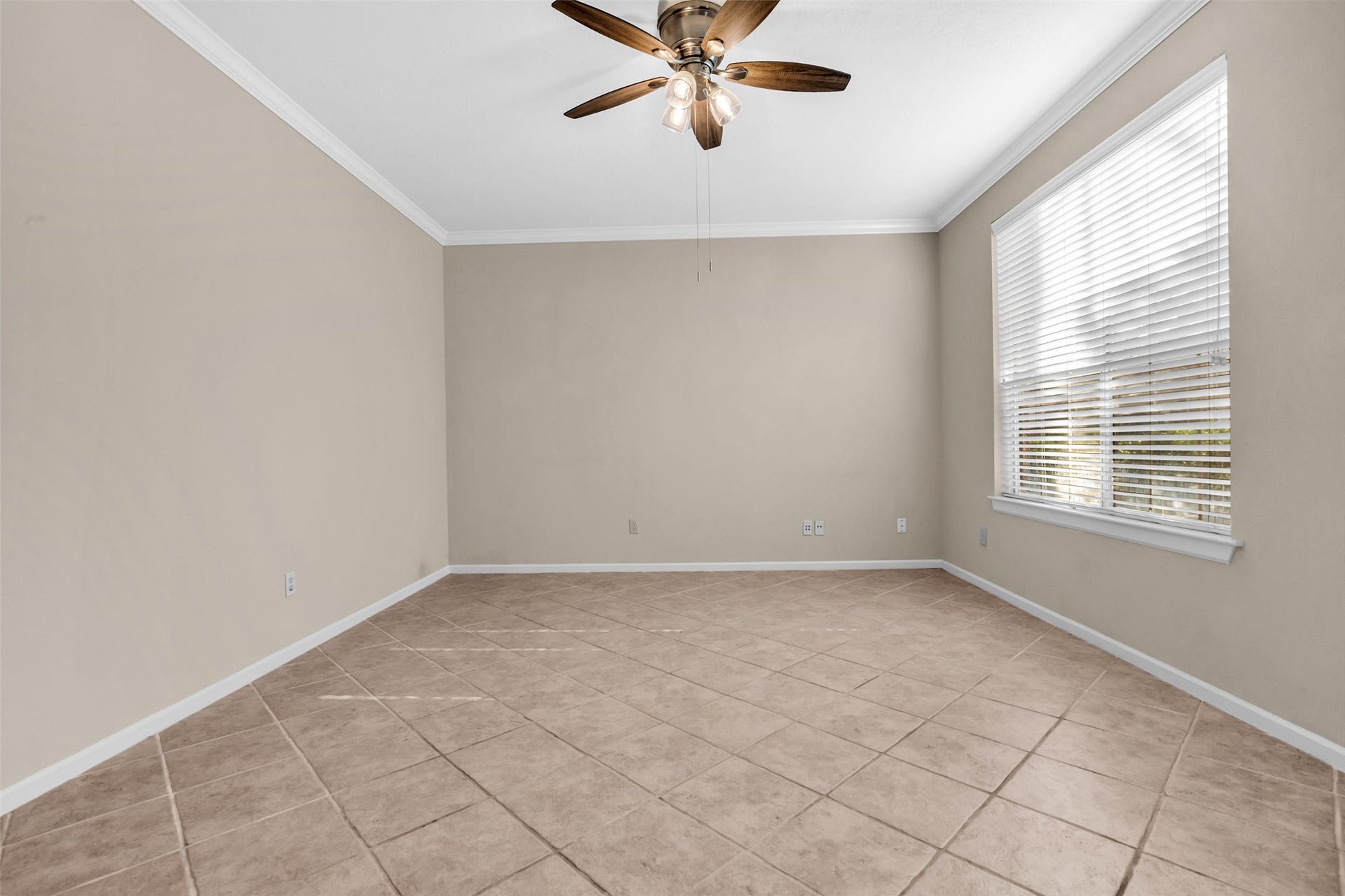 7914 Hickory Mill Court, Houston, TX 77095 First floor flex space...this room offers endless possibilities.