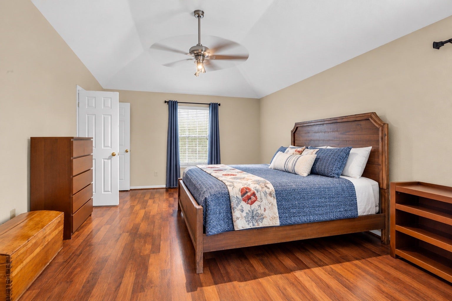 7914 Hickory Mill Court, Houston, TX 77095 Spacious upstairs primary suite offers plenty of space and also includes an adjoining flex space.