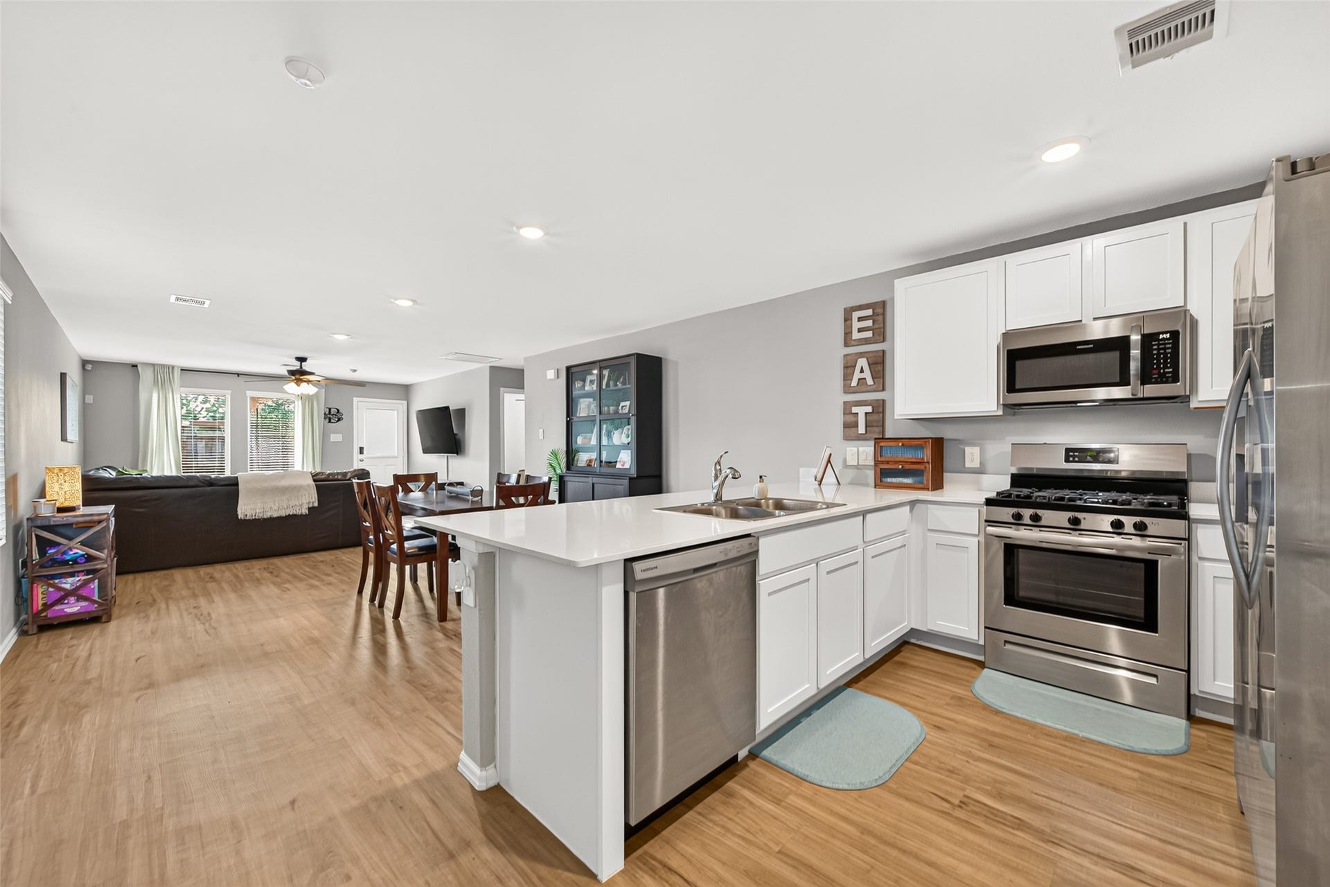 724 Larkspur Shadow Drive, Magnolia, TX 77354 724 Larkspur Shadow Drive, Magnolia, TX 77354