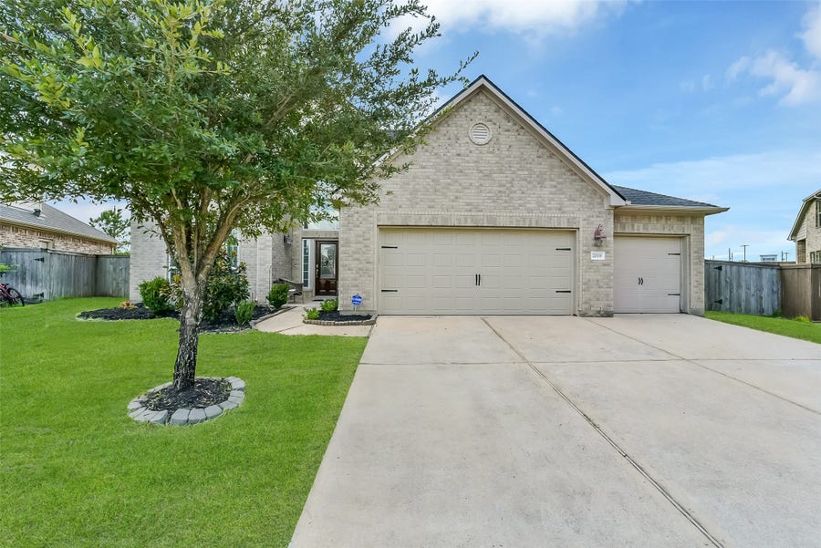 Property photo for 20339 Aspen Manor Lane, Cypress, TX