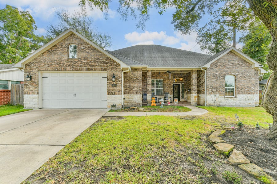 Property photo for 925 Luella Avenue, Deer Park, TX