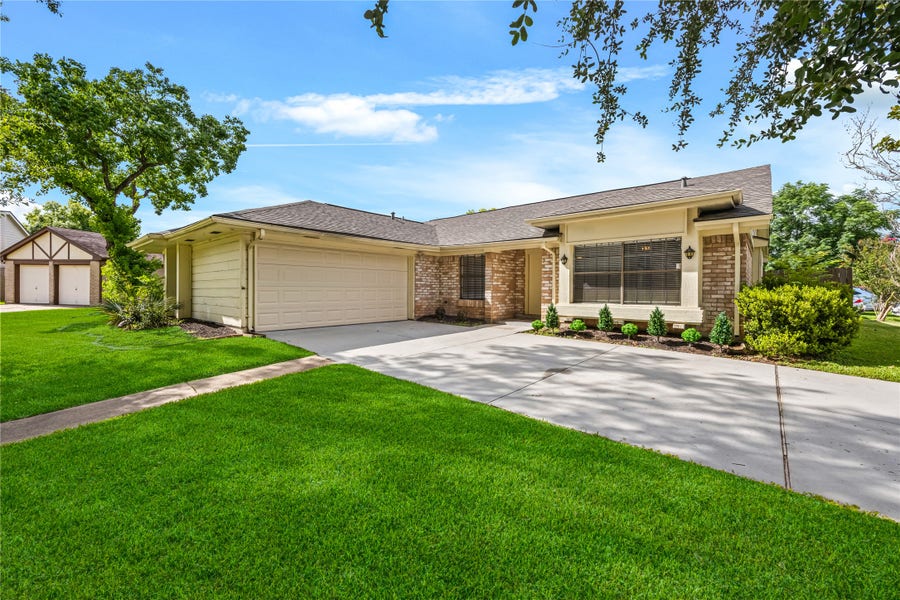 Property photo for 2602 Planters Row, Sugar Land, TX