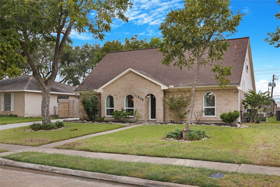 Property photo for 11926 Monticeto Lane, Meadows Place, TX