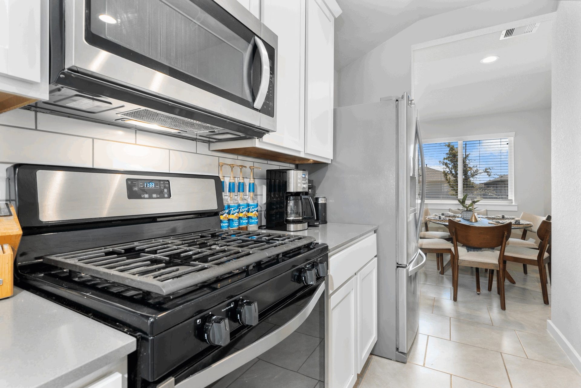 7510 Keystone Blossom Trail, Richmond, TX 77407 Beautiful Subway Glass Title Backsplash!